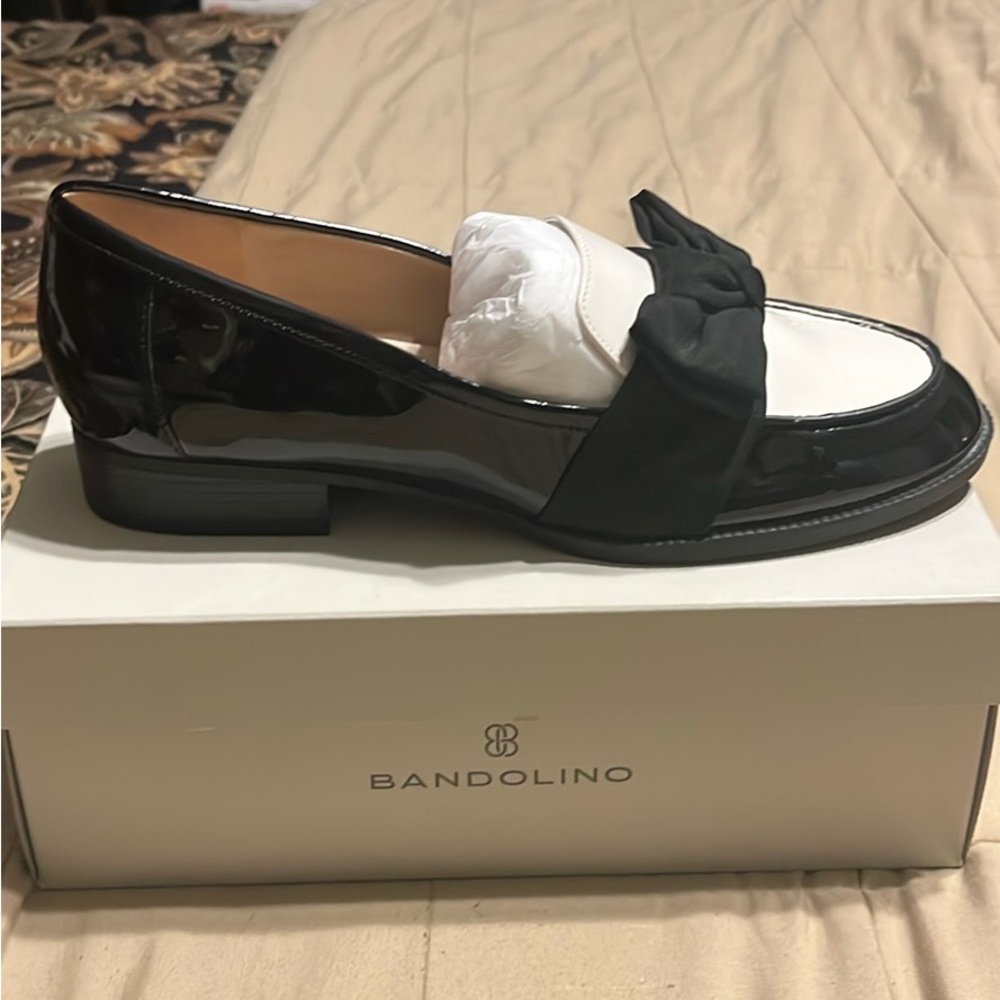 Bandolino Black and White Patent Loafer with Knot Accent